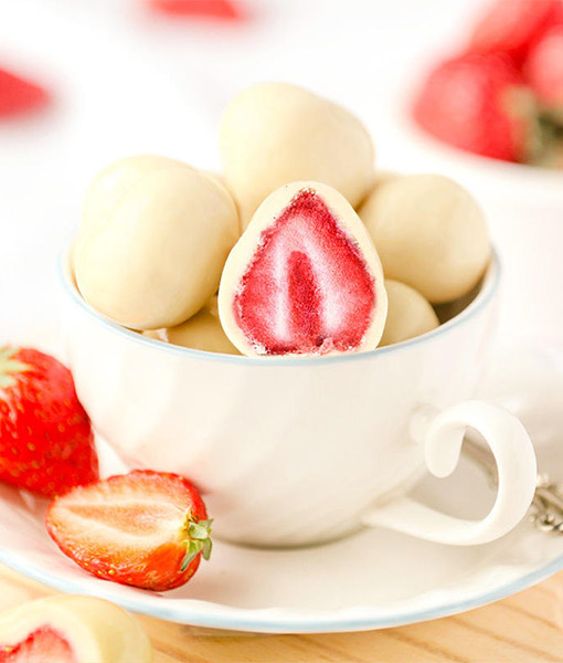 Strawberry Filled Chocolate Ball 60g Chocolate Candy