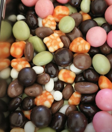Exotic snacks - Yinong chocolate beans and chocolate cubes