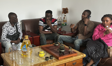 Ka toro atu nga kaihoko a Ghana ki te wheketere